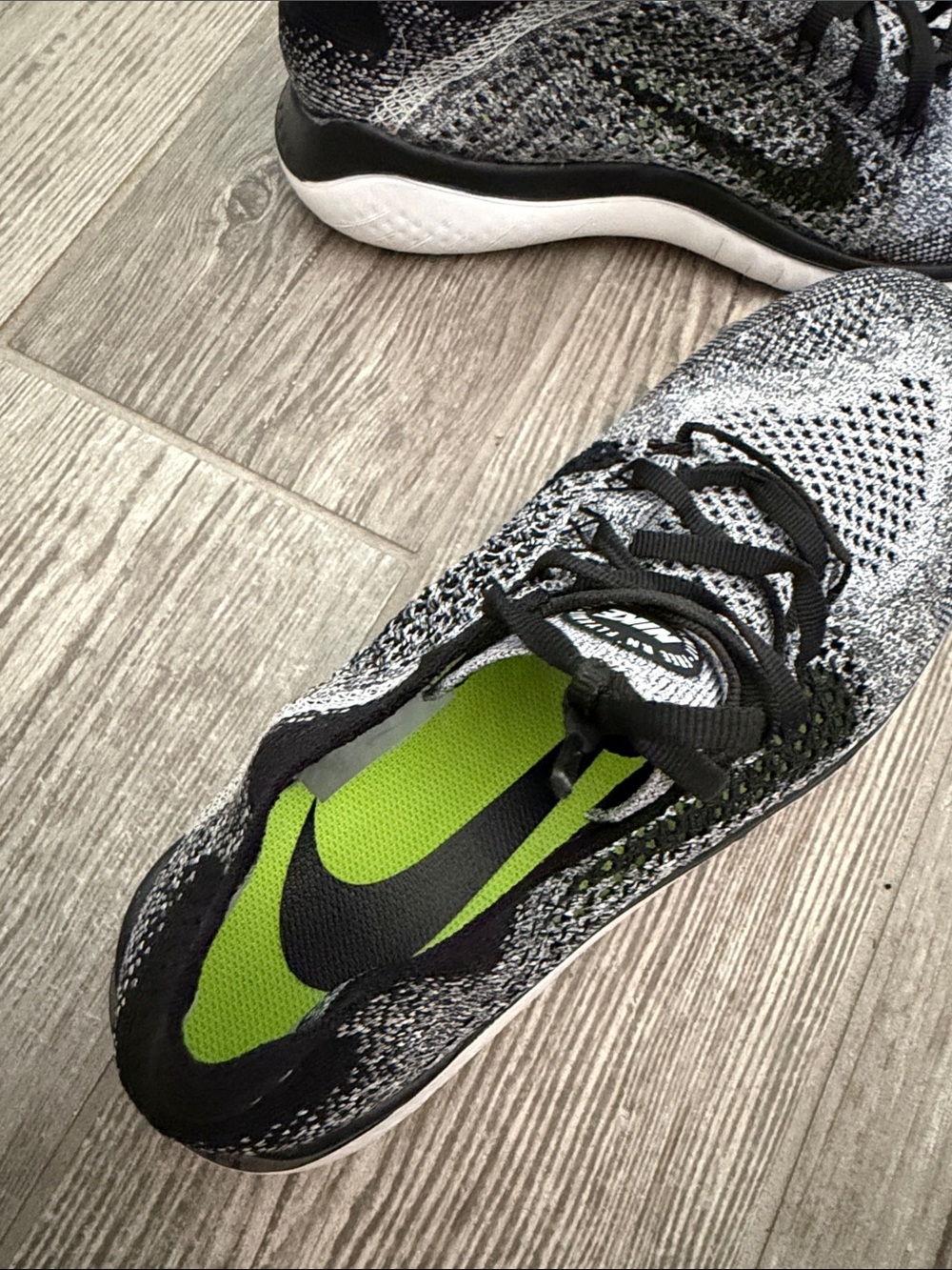 Nike Flyknit Trainers in Black, Gray and White size 9.5 - Picture 4 of 6